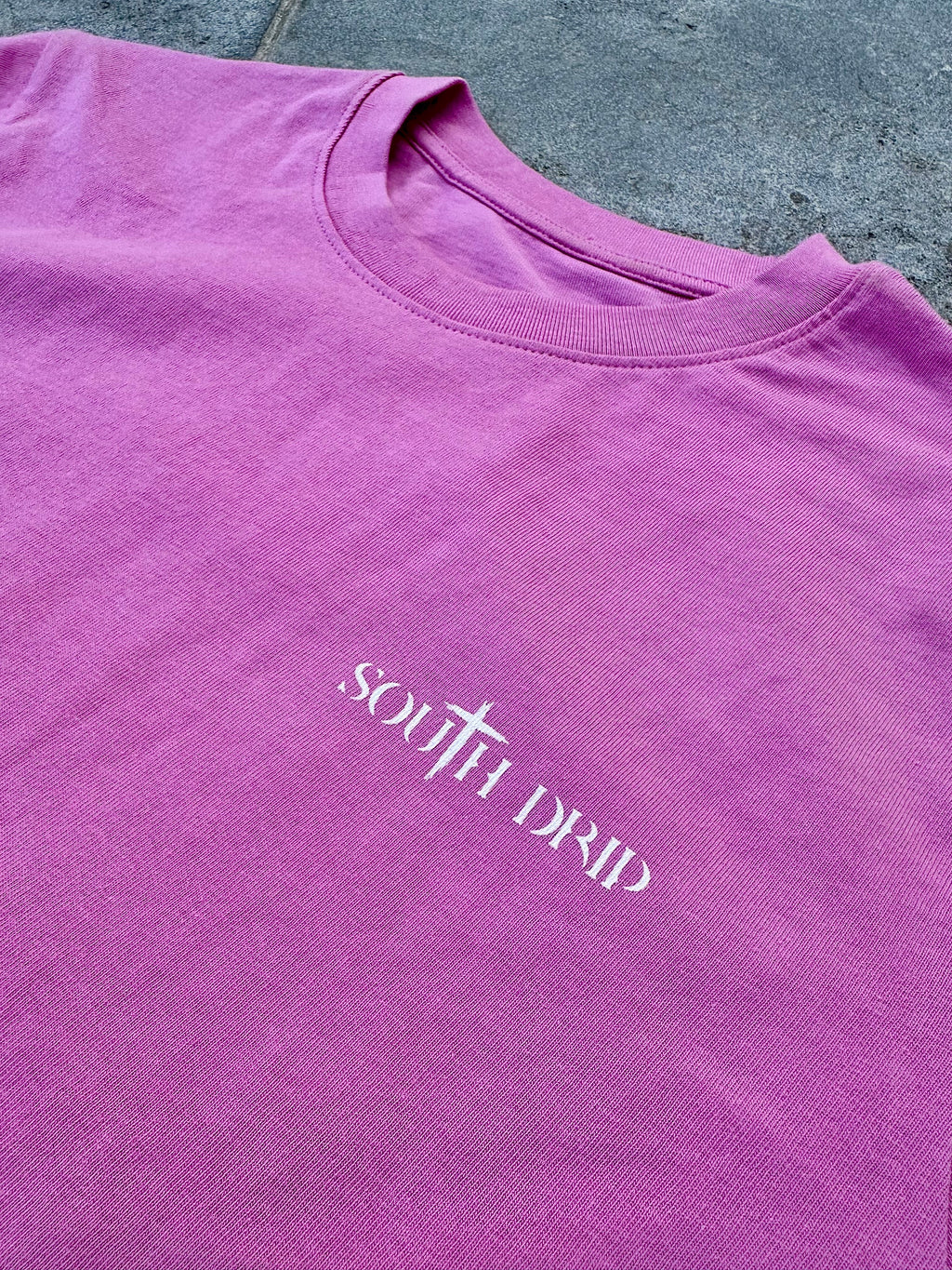 T-SHIRT JÉSUS CHRIST IS KING (rose/blanc) oversize SOUTH DRIP
