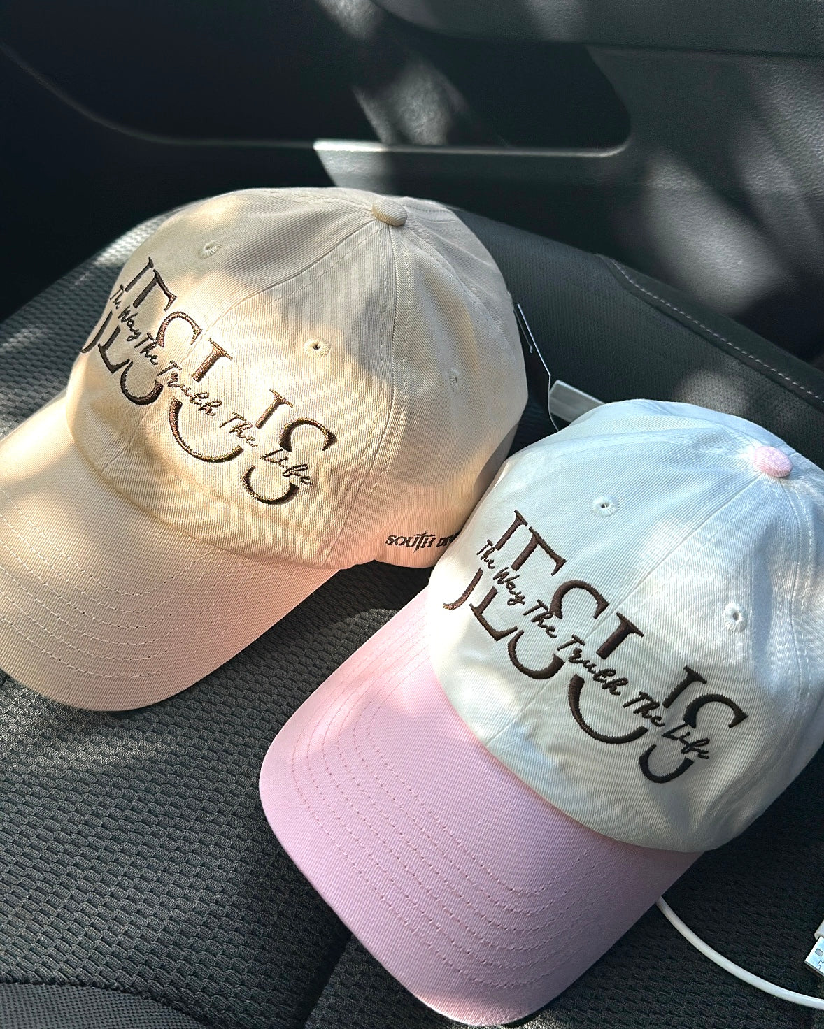Casquette ''Jesus'' (rose/blanc) SOUTH DRIP