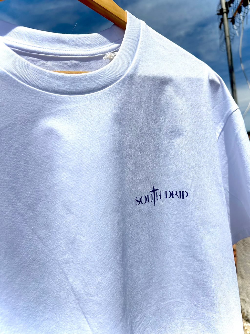 T-SHIRT JÉSUS CHRIST IS KING (blanc/bleu) SOUTH DRIP